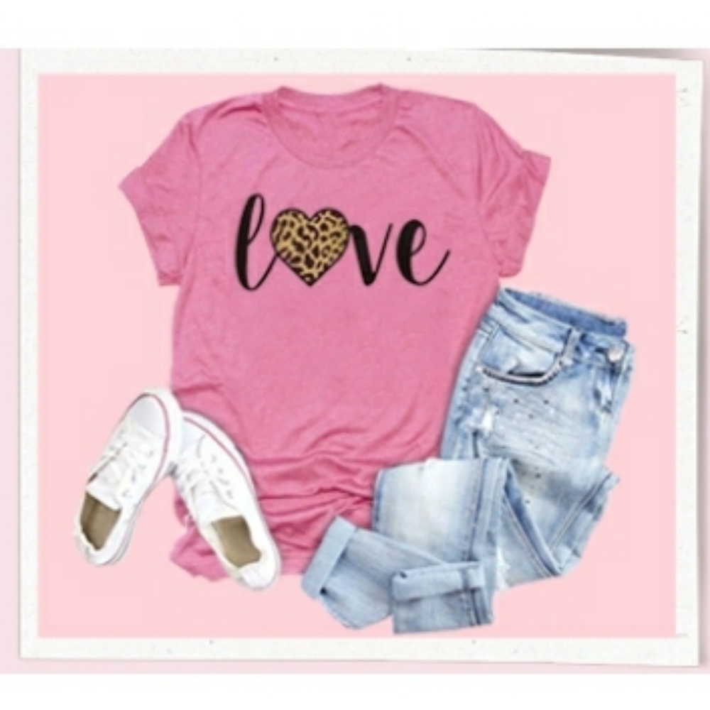 🆕️ Leopard Love Heart Print Tshirt